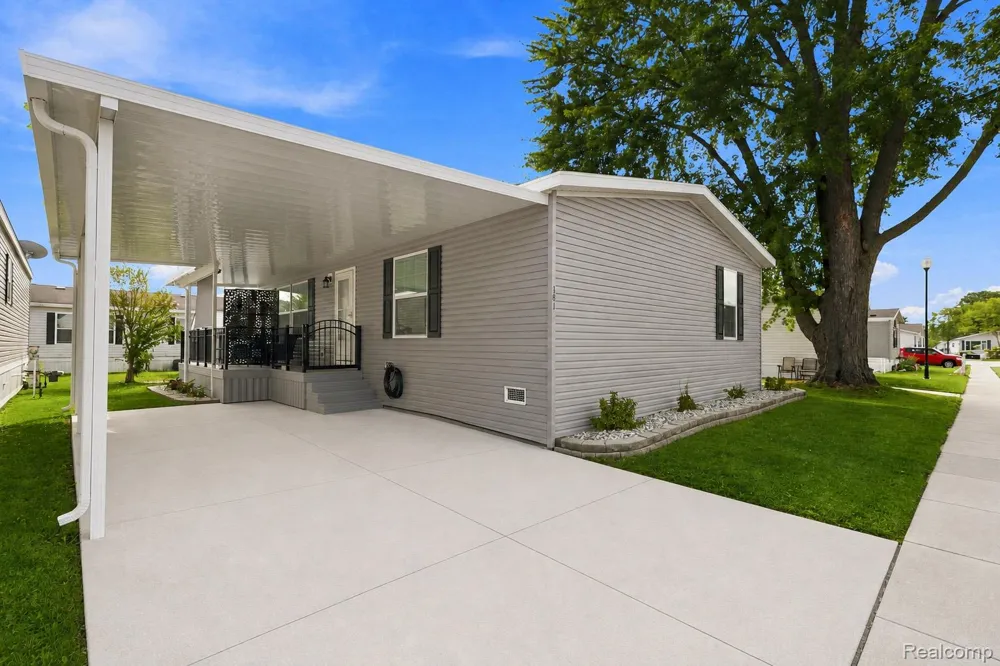 181 Highland Terrace White Lake Charter Township, MI 48386