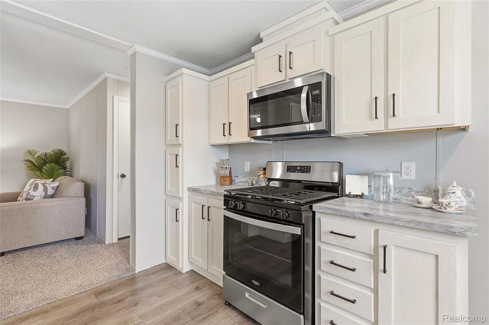 181 Highland Terrace White Lake Charter Township, MI 48386