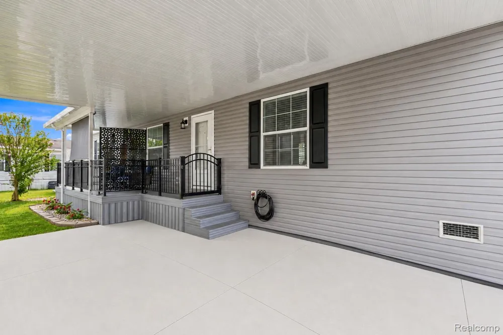 181 Highland Terrace White Lake Charter Township, MI 48386
