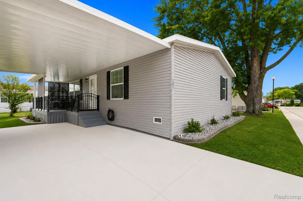 181 Highland Terrace White Lake Charter Township, MI 48386