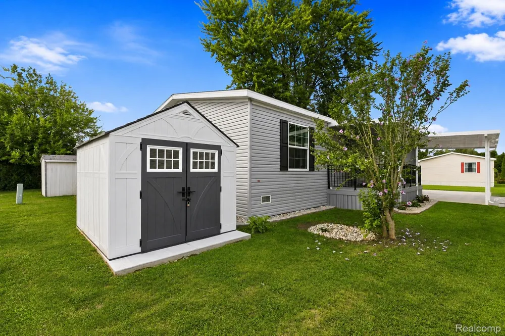 181 Highland Terrace White Lake Charter Township, MI 48386