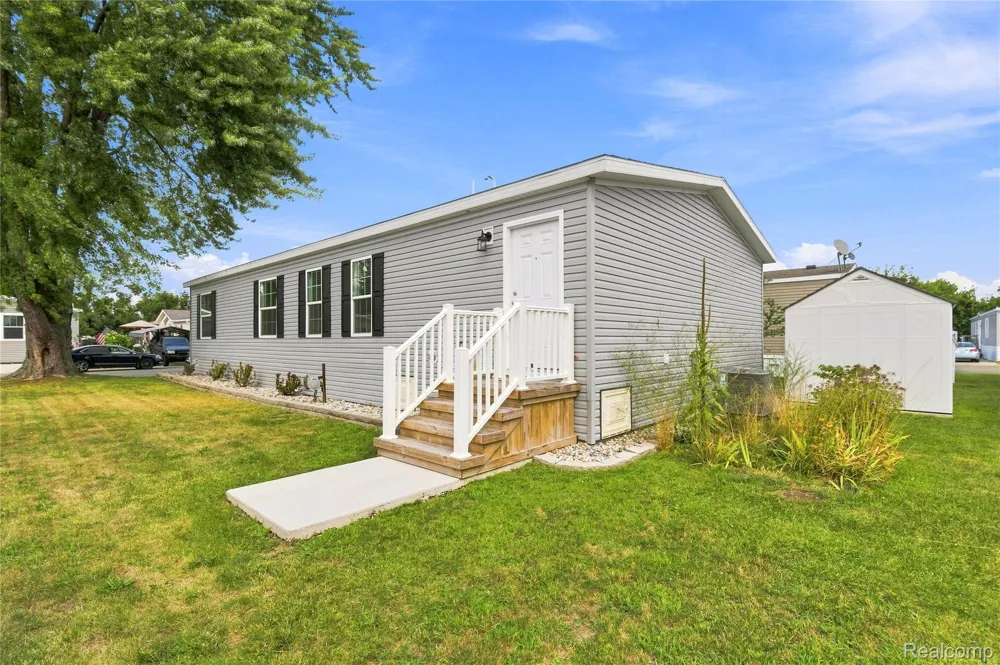 181 Highland Terrace White Lake Charter Township, MI 48386