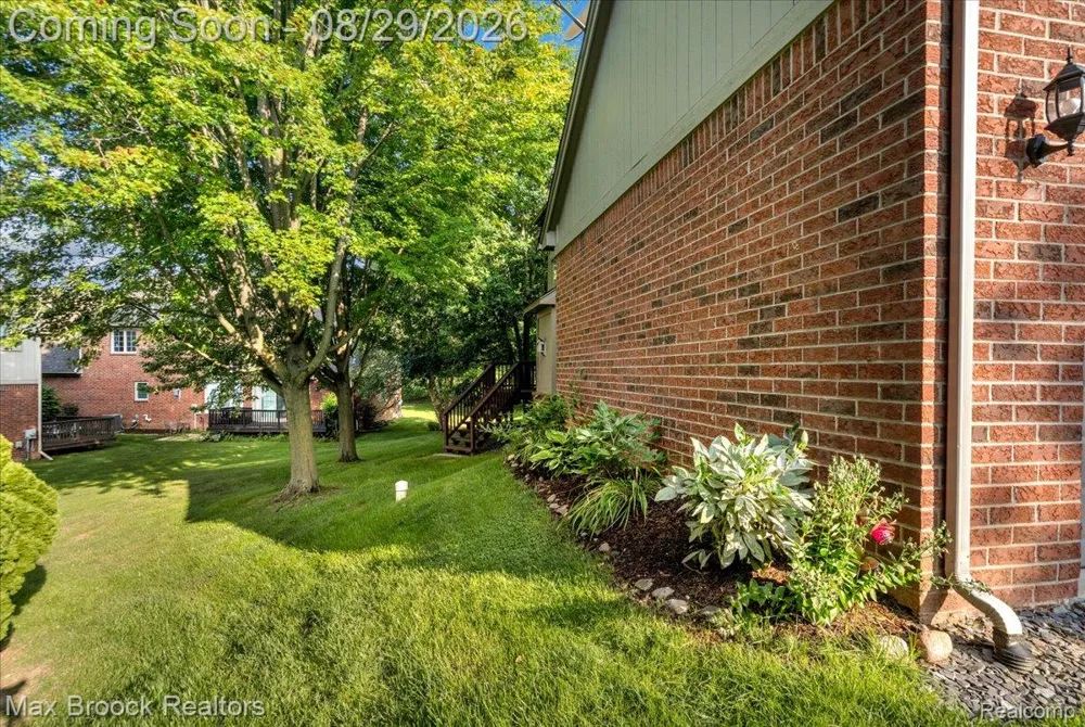54937 Winter Court Shelby Charter Township, MI 48316