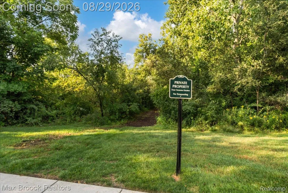 54937 Winter Court Shelby Charter Township, MI 48316