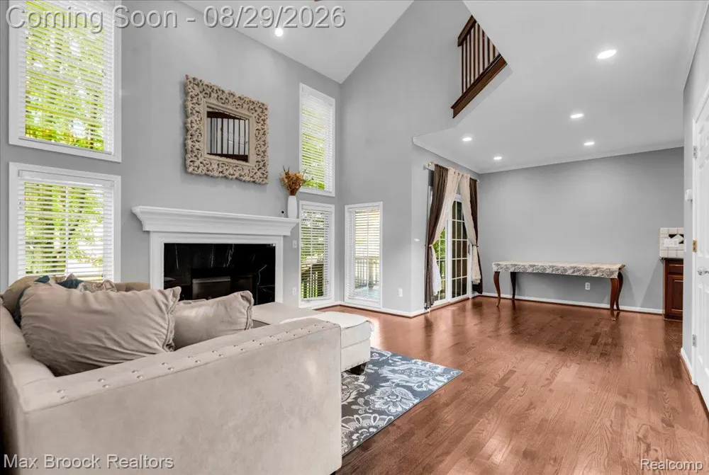 54937 Winter Court Shelby Charter Township, MI 48316