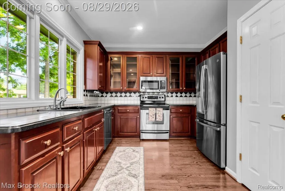 54937 Winter Court Shelby Charter Township, MI 48316