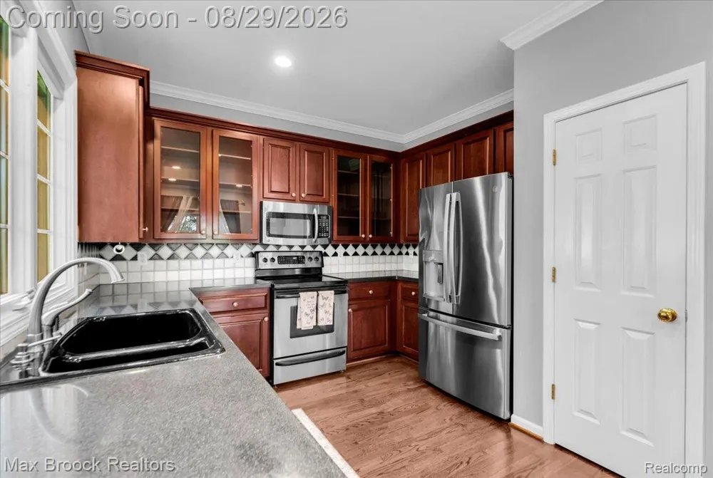54937 Winter Court Shelby Charter Township, MI 48316