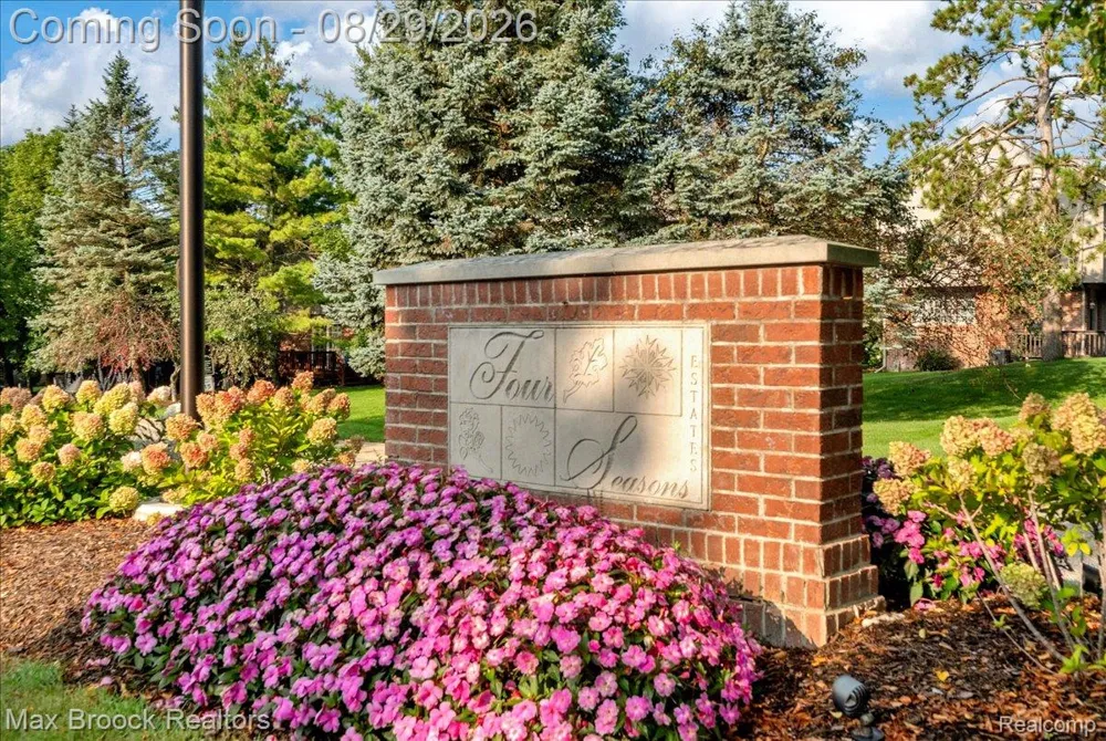 54937 Winter Court Shelby Charter Township, MI 48316