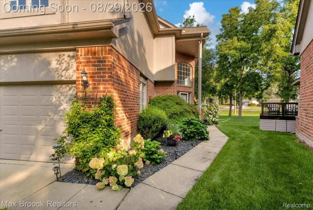 54937 Winter Court Shelby Charter Township, MI 48316