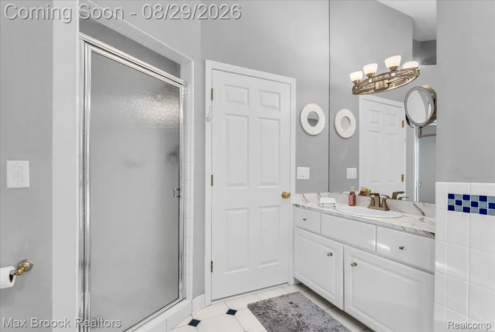54937 Winter Court Shelby Charter Township, MI 48316