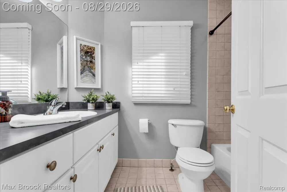 54937 Winter Court Shelby Charter Township, MI 48316