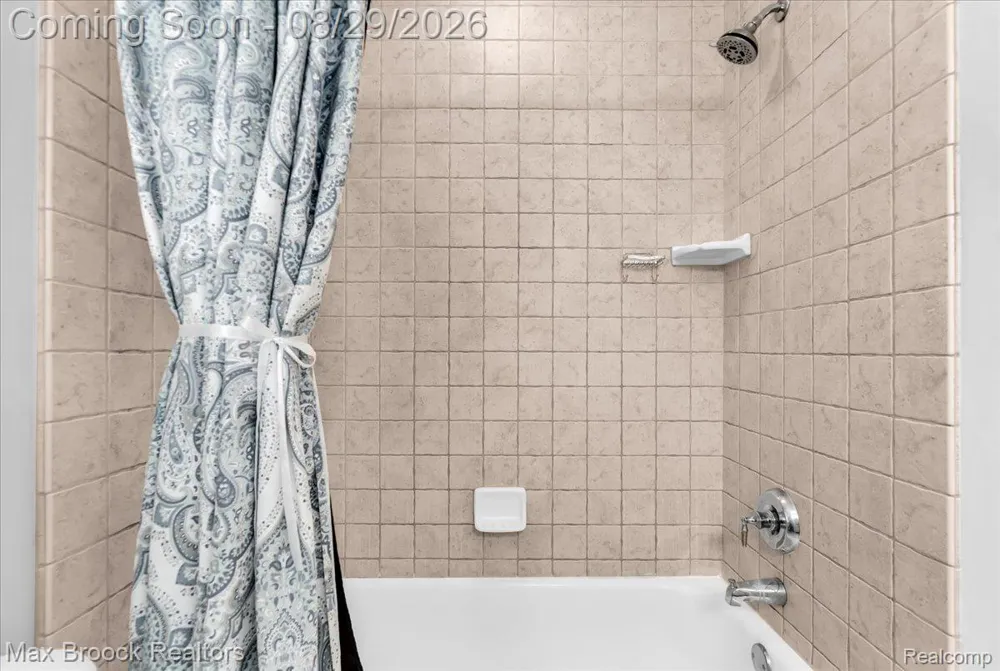 54937 Winter Court Shelby Charter Township, MI 48316