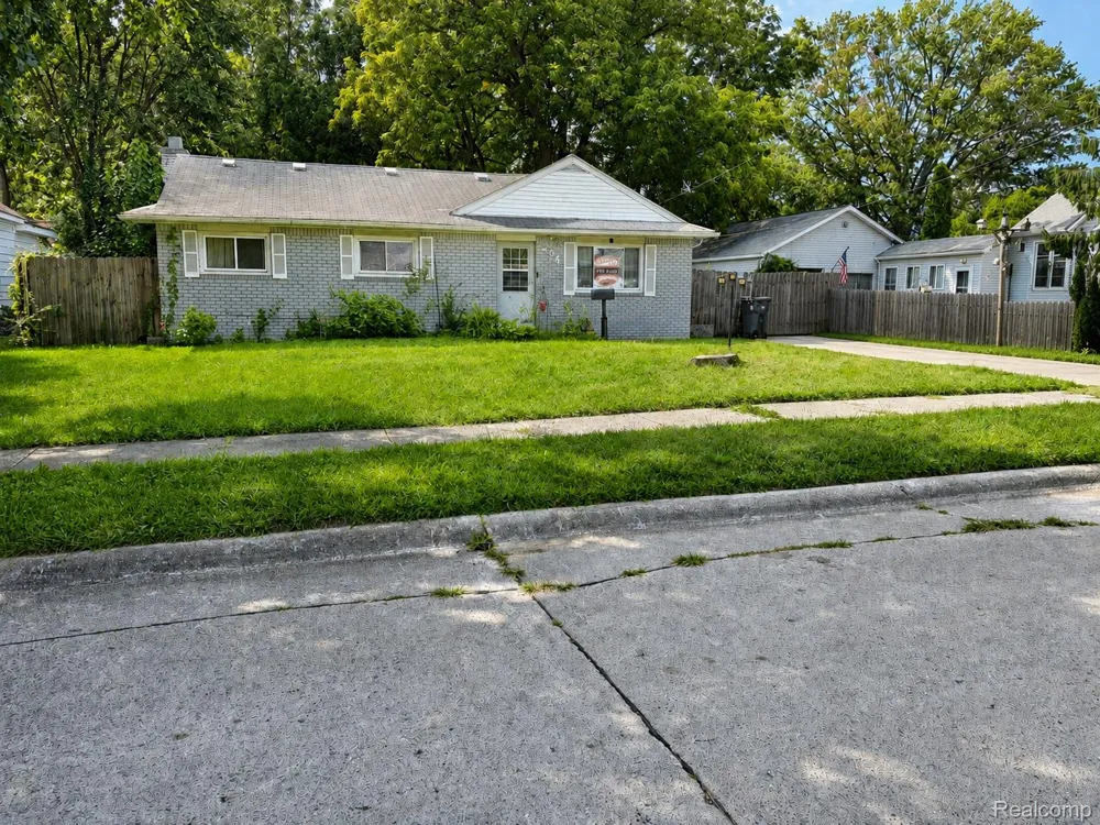 264 Helen Street Inkster City, MI 48141