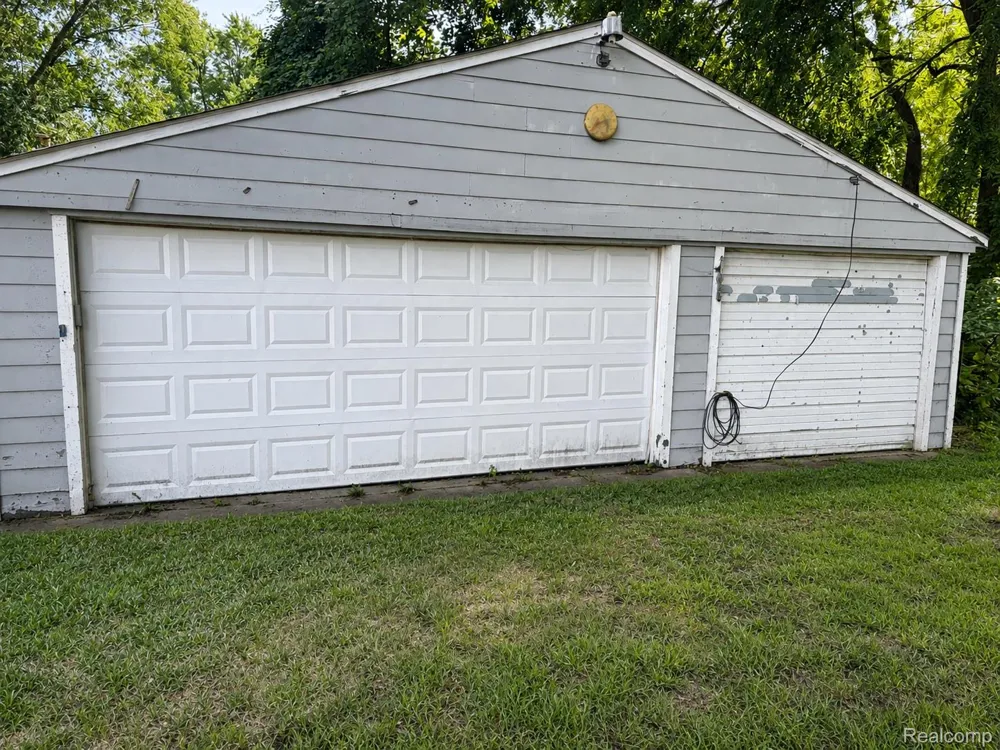 264 Helen Street Inkster City, MI 48141