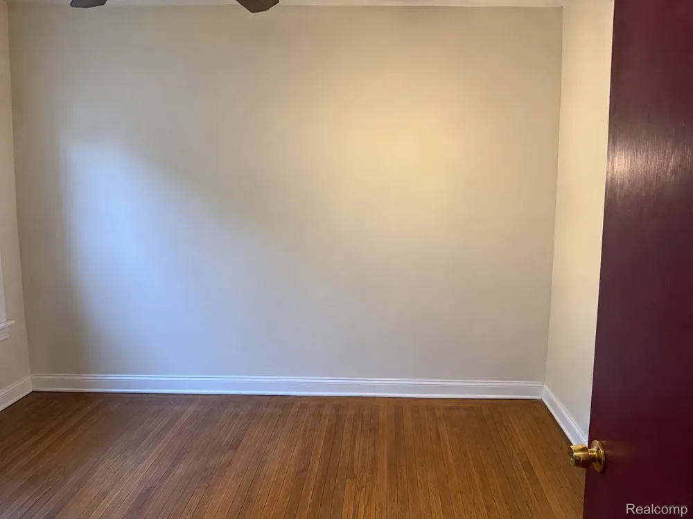 264 Helen Street Inkster City, MI 48141