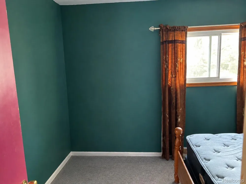 264 Helen Street Inkster City, MI 48141