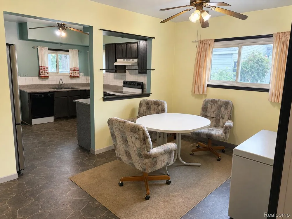 264 Helen Street Inkster City, MI 48141
