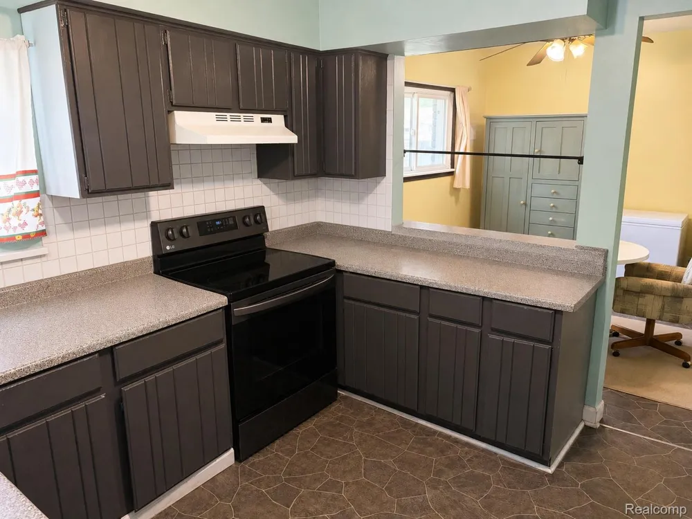 264 Helen Street Inkster City, MI 48141