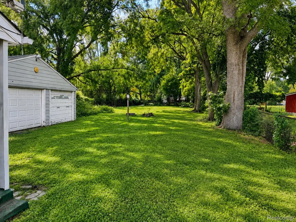 264 Helen Street Inkster City, MI 48141