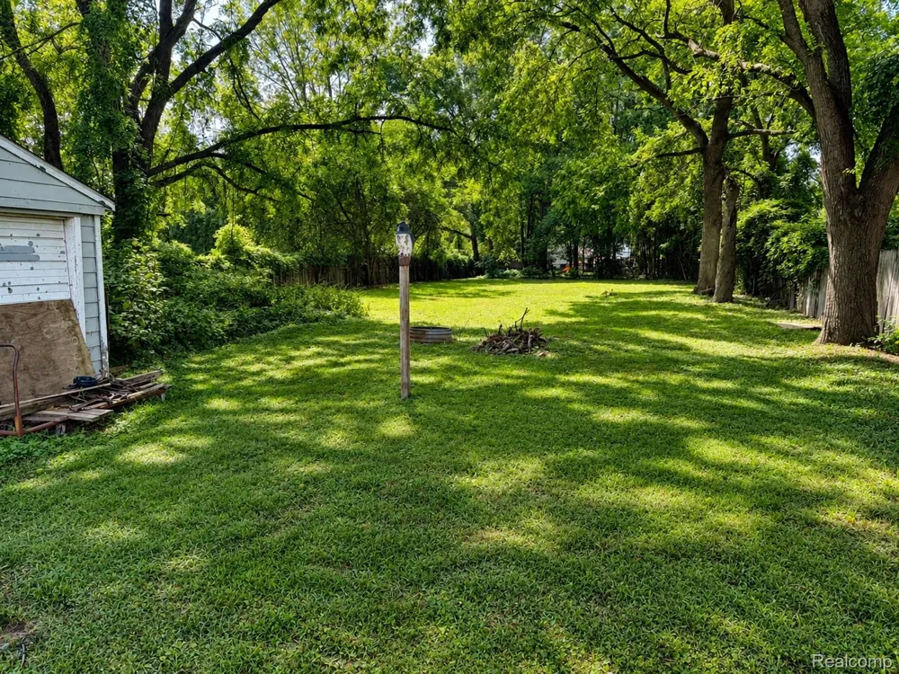 264 Helen Street Inkster City, MI 48141