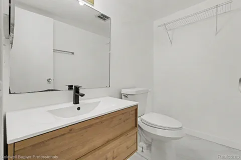 207 Ballard St Street #101