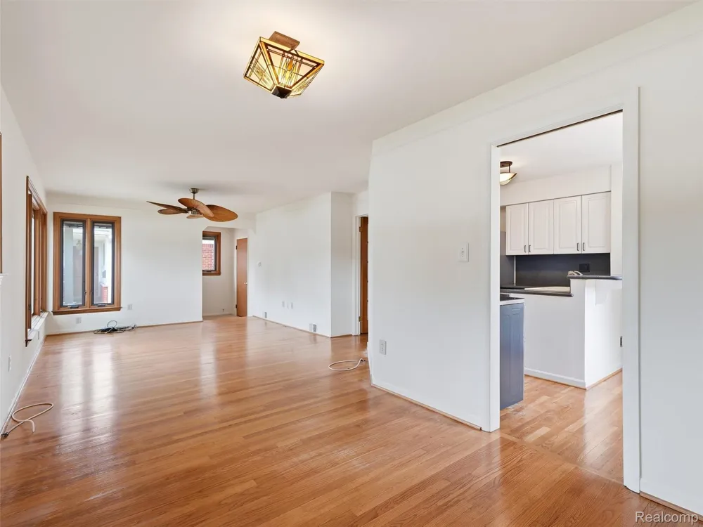 2806 Oliver Road Royal Oak City, MI 48073