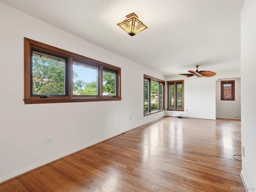 2806 Oliver Road Royal Oak City, MI 48073