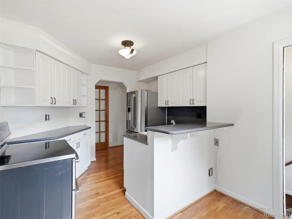 2806 Oliver Road Royal Oak City, MI 48073