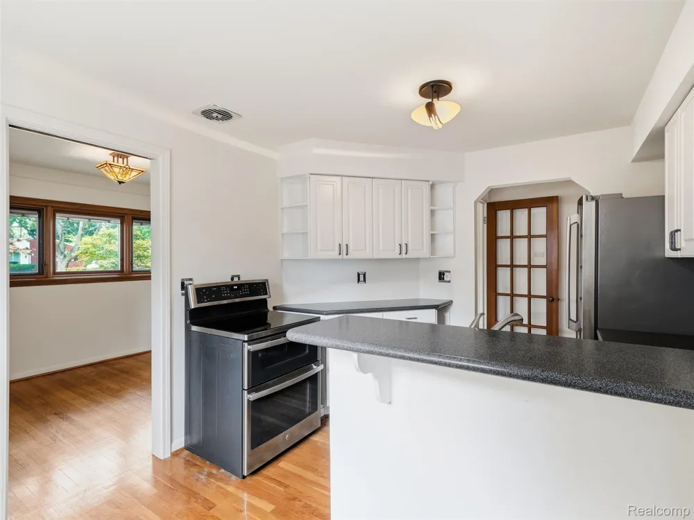2806 Oliver Road Royal Oak City, MI 48073