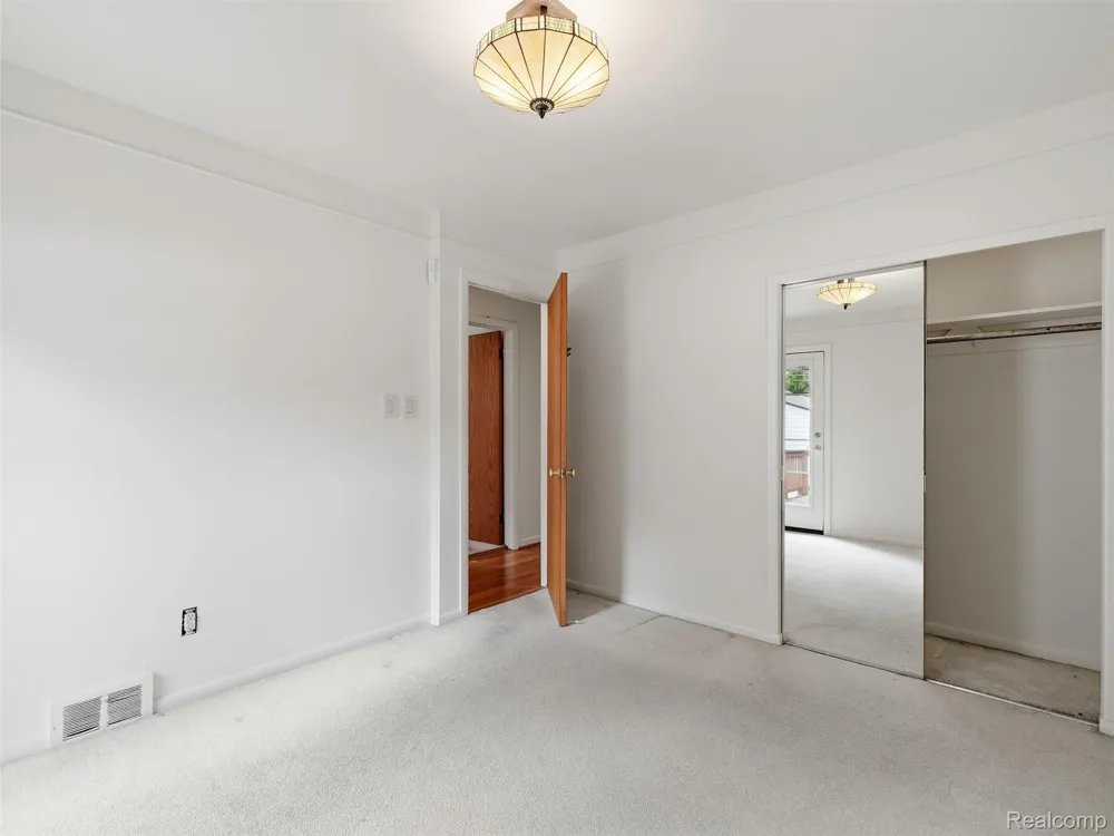 2806 Oliver Road Royal Oak City, MI 48073