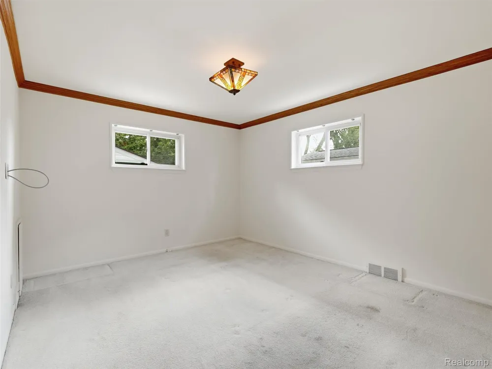 2806 Oliver Road Royal Oak City, MI 48073