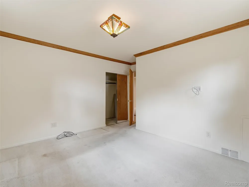 2806 Oliver Road Royal Oak City, MI 48073
