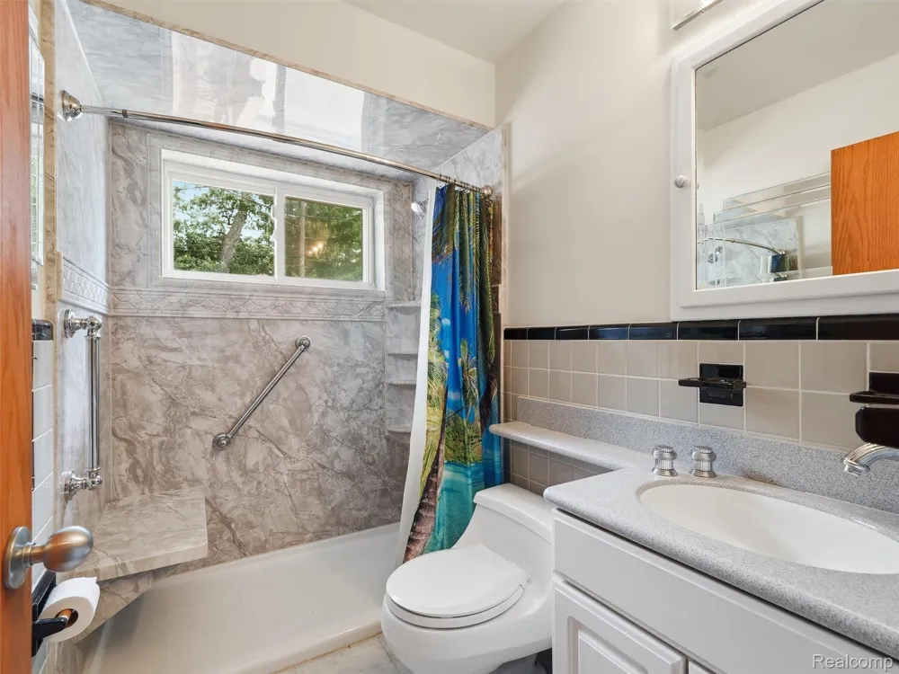 2806 Oliver Road Royal Oak City, MI 48073