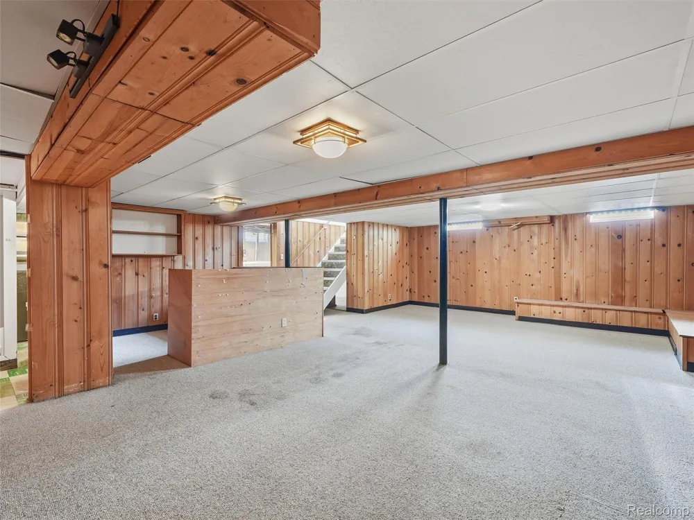 2806 Oliver Road Royal Oak City, MI 48073