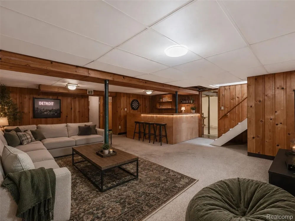 2806 Oliver Road Royal Oak City, MI 48073
