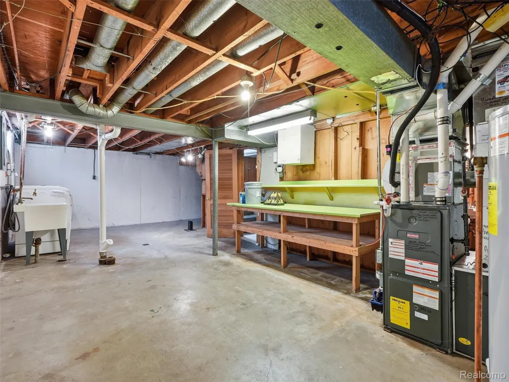 2806 Oliver Road Royal Oak City, MI 48073