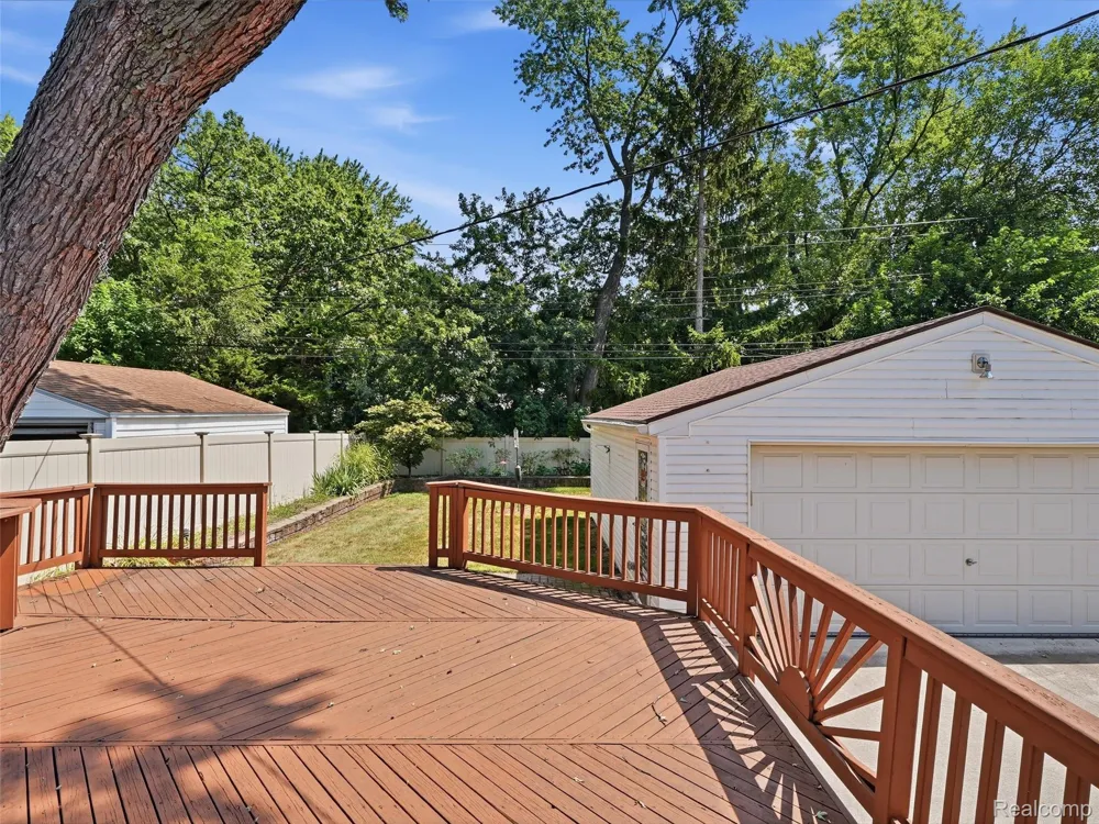2806 Oliver Road Royal Oak City, MI 48073