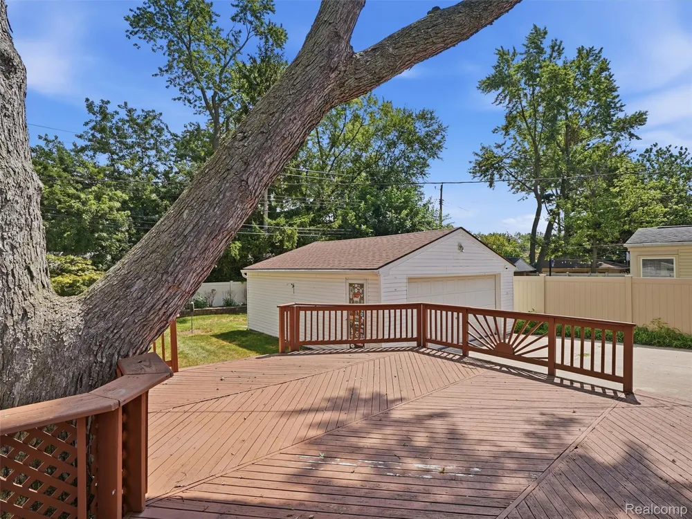 2806 Oliver Road Royal Oak City, MI 48073