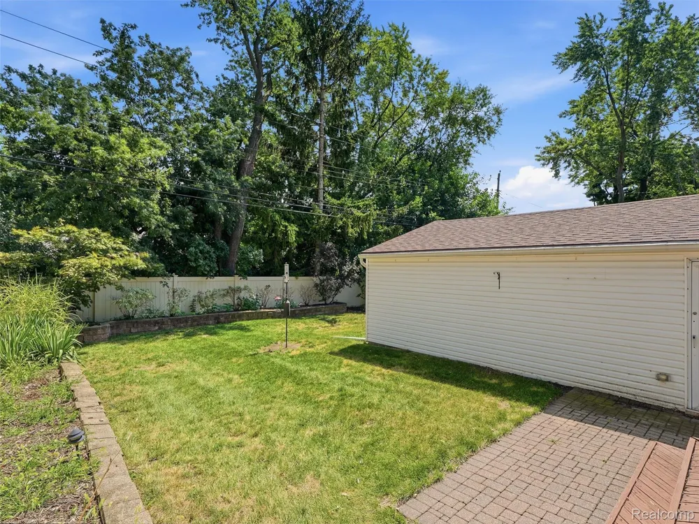 2806 Oliver Road Royal Oak City, MI 48073