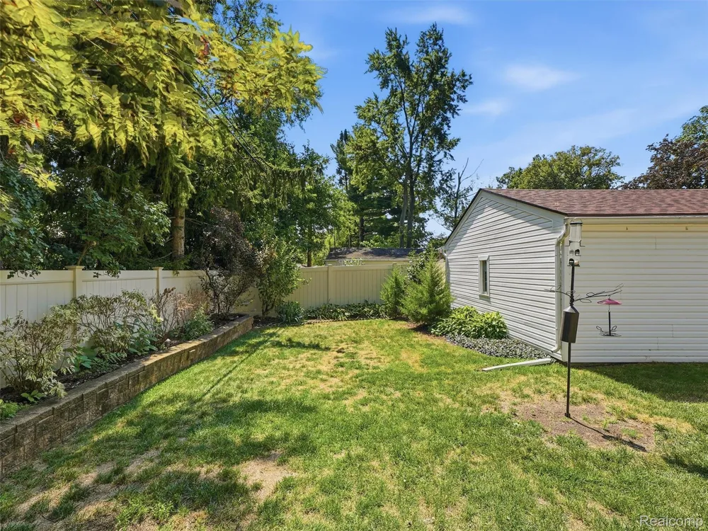 2806 Oliver Road Royal Oak City, MI 48073