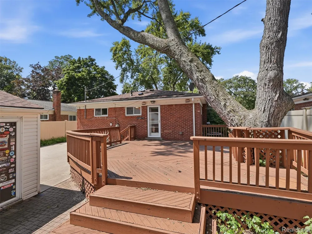 2806 Oliver Road Royal Oak City, MI 48073