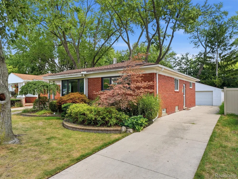 2806 Oliver Road Royal Oak City, MI 48073