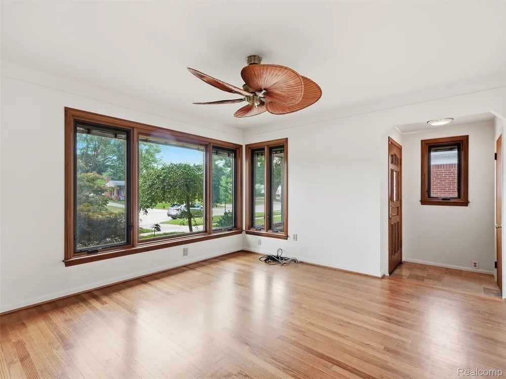2806 Oliver Road Royal Oak City, MI 48073