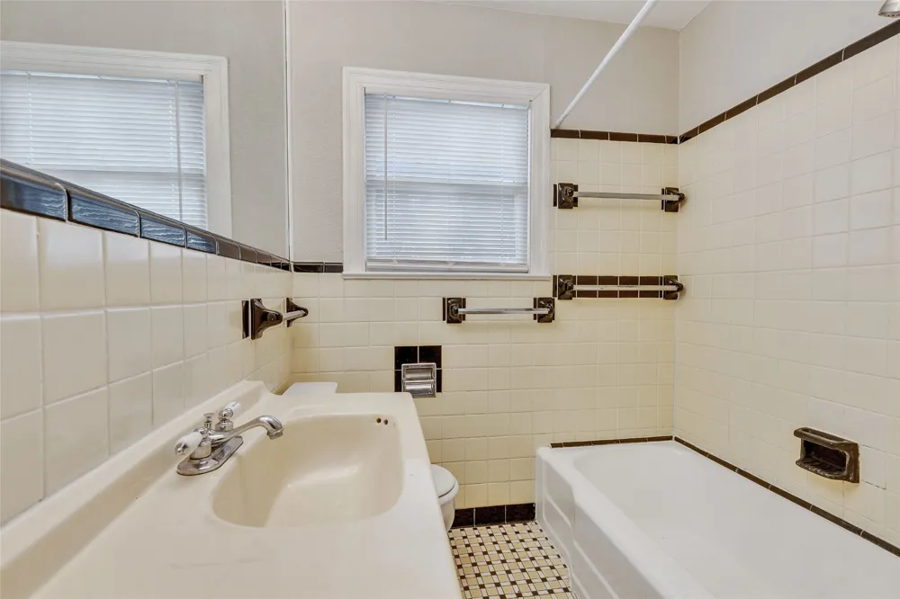 3810 Brookview Road Austin, TX 78722