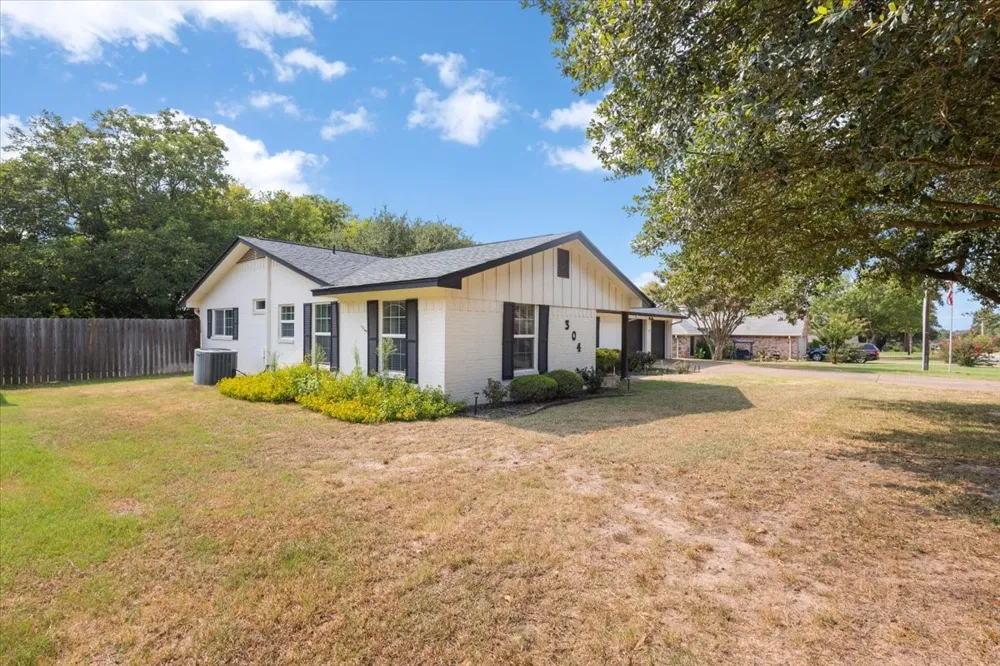 304 E Hideaway Lane Hideaway, TX 75771