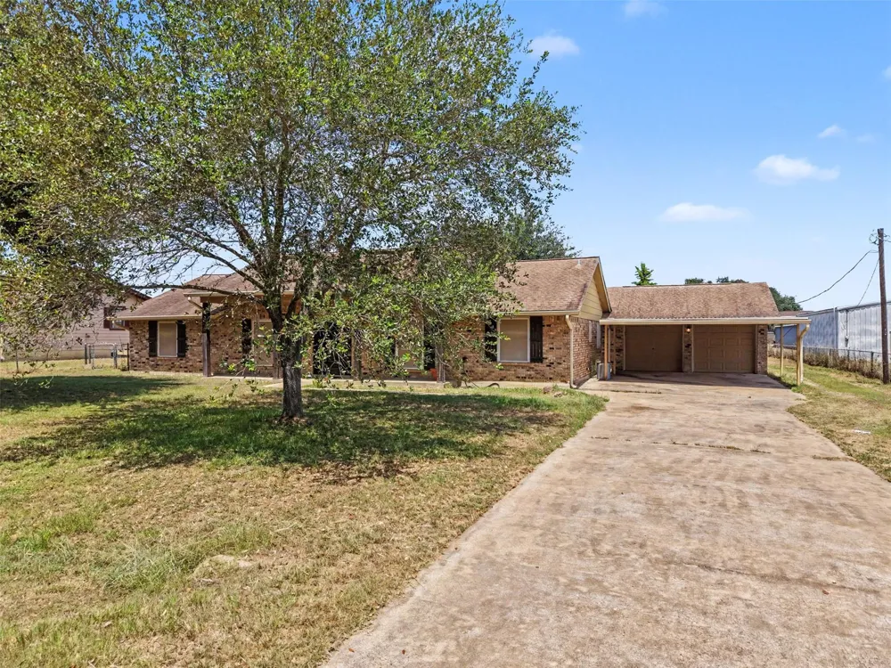 32114 Robin Lane Waller, TX 77484