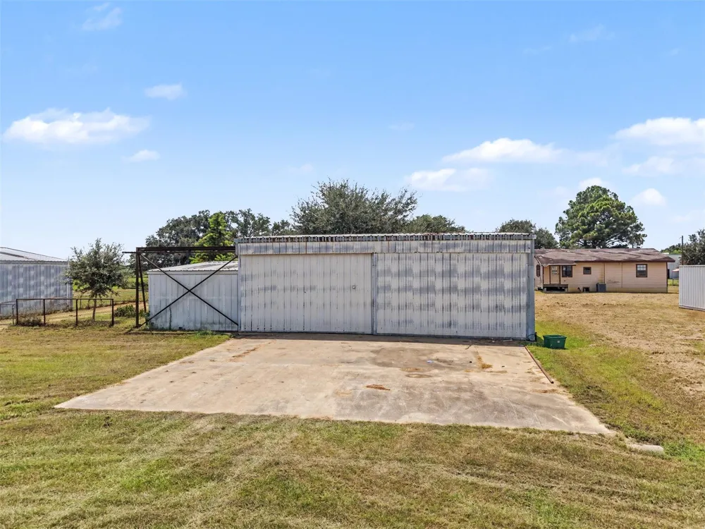 32114 Robin Lane Waller, TX 77484