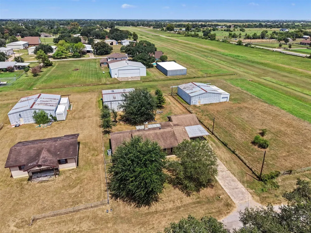 32114 Robin Lane Waller, TX 77484