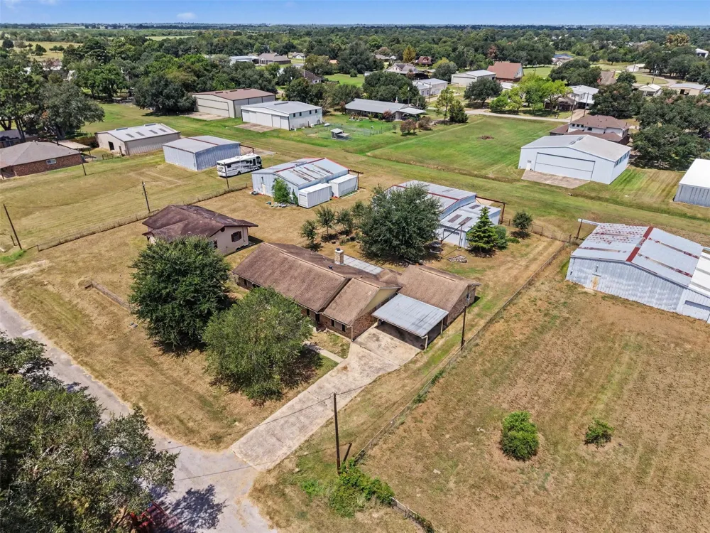 32114 Robin Lane Waller, TX 77484