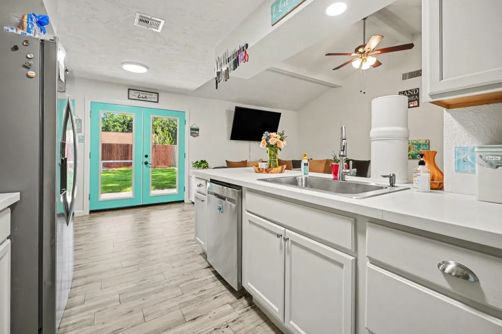 5003 Meadow Lark Lane Dickinson, TX 77539